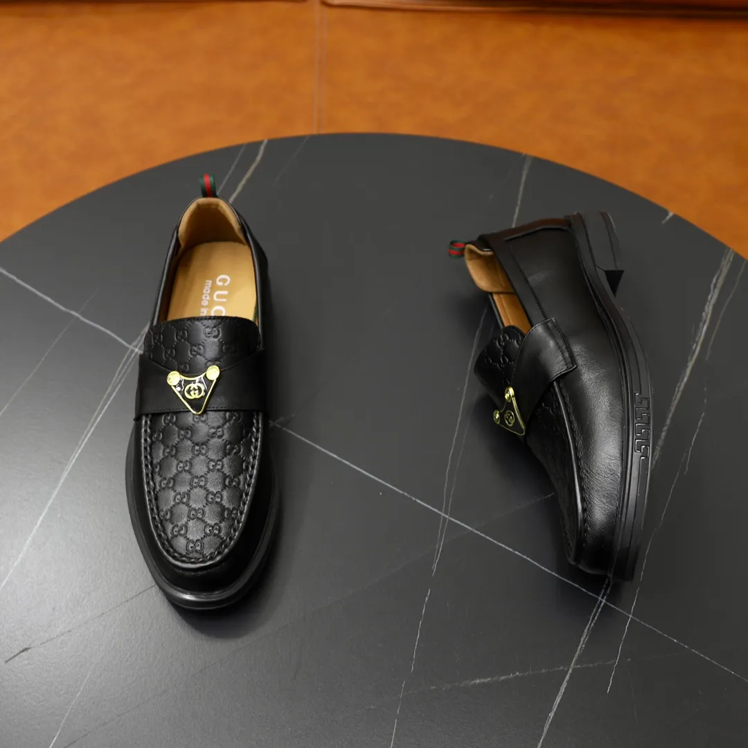 Men's shoes: 250🙅‍♂️🙅‍♂️🙅‍♂️Niuli Brand: GUCCI Size: 38-44 (45 can be customized) Level: Counter classic Material: Original soft cowhide upper Comfortable cowhide lining Original lightweight outsole Style category: Business casual footwear Driving leather shoes Color: Actual picture color